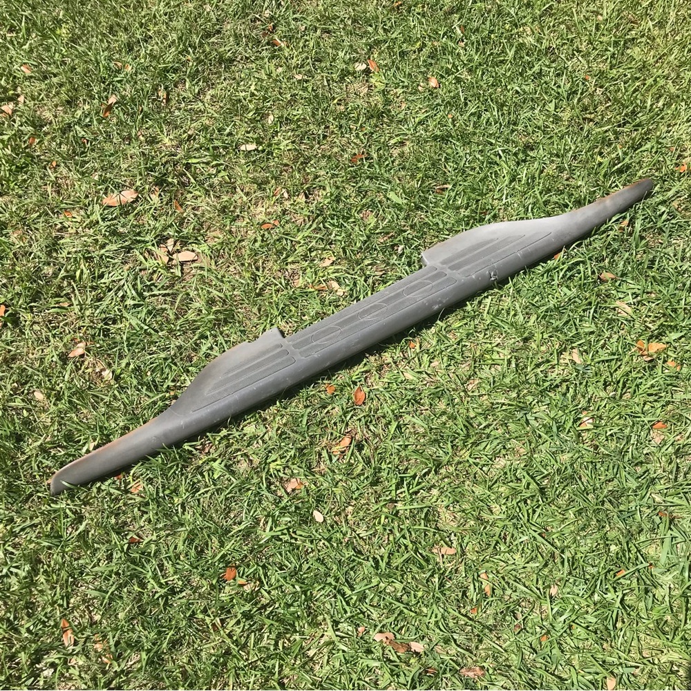 Rear Bumper Step Pad Trim GM 12335697 Chevy GMC Grey Gray
Tahoe Yukon Suburban